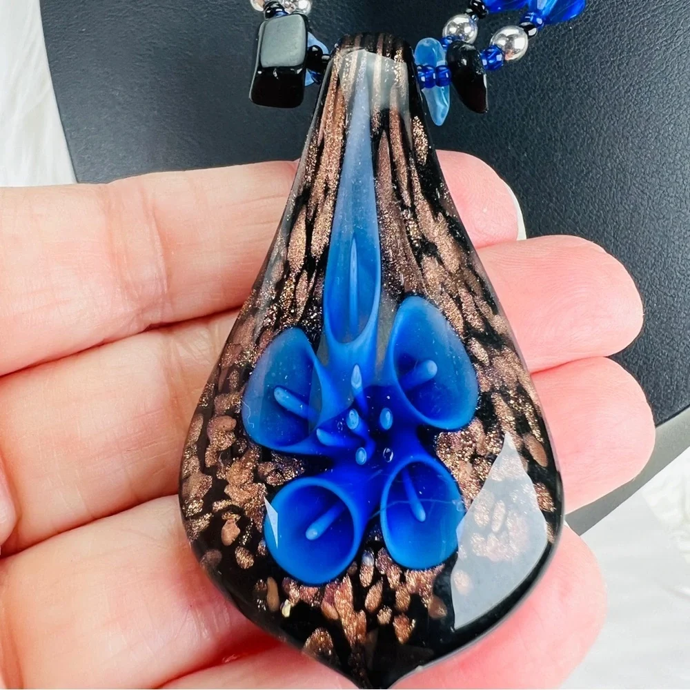 Beautiful, blue black gold glass, pendant costume necklace - Picture 6 of 9
